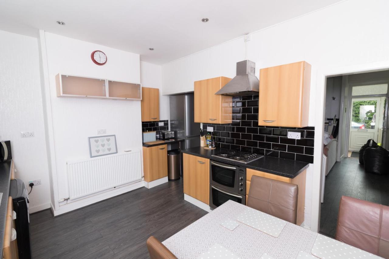Entire House - 2 Bedroom - 3 Bed - Free Wifi - Tv Clayton-le-Moors Esterno foto