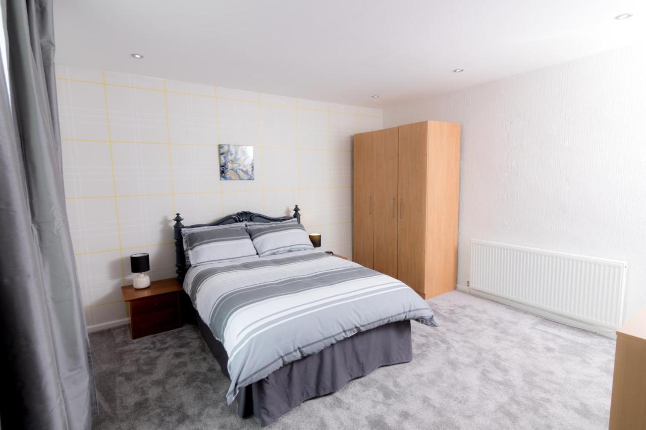 Entire House - 2 Bedroom - 3 Bed - Free Wifi - Tv Clayton-le-Moors Esterno foto