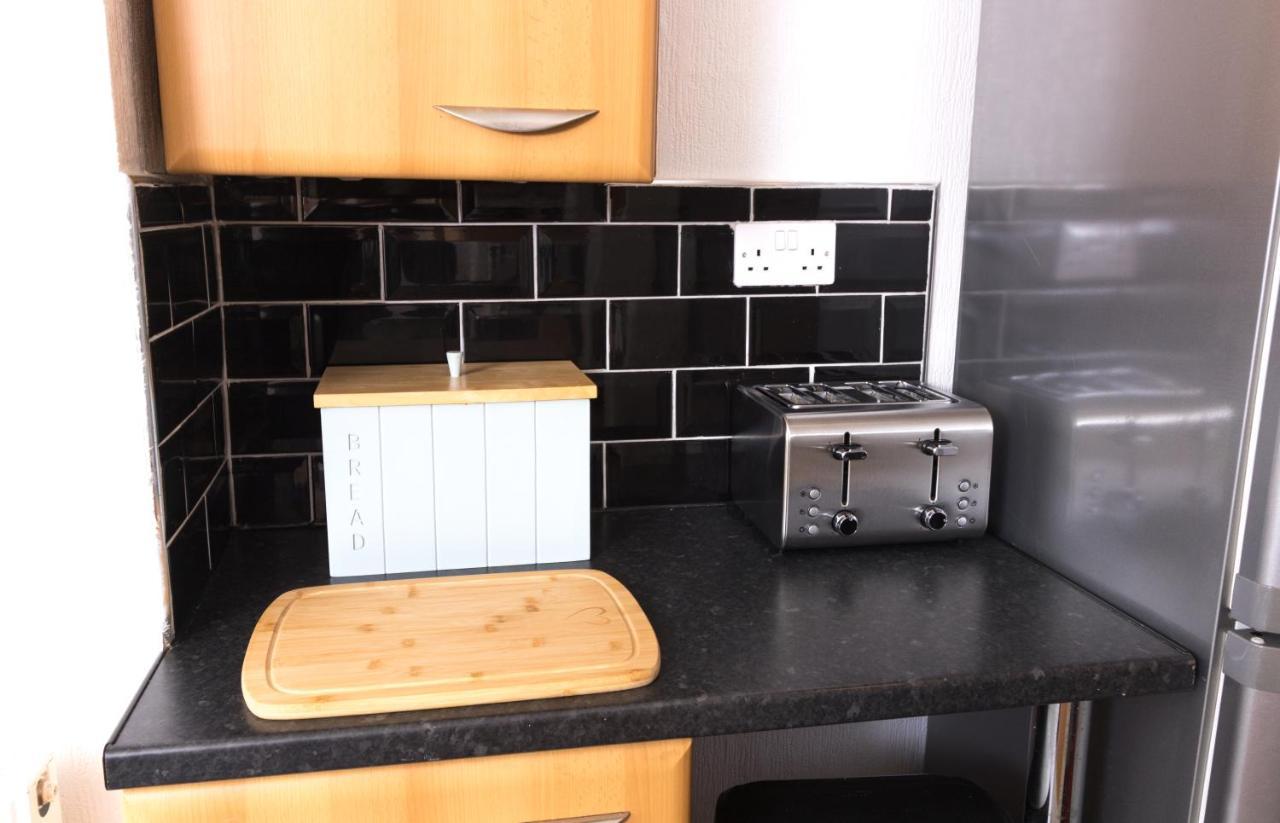 Entire House - 2 Bedroom - 3 Bed - Free Wifi - Tv Clayton-le-Moors Esterno foto